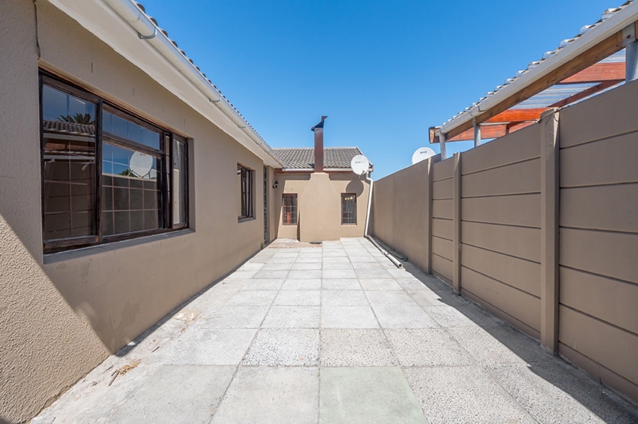 4 Bedroom Property for Sale in Southfield Western Cape